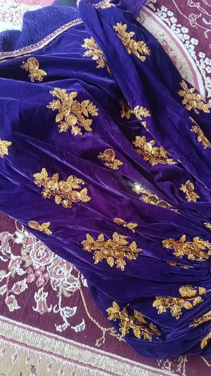 لباس مخمل|لباس|دهدشت, |دیوار