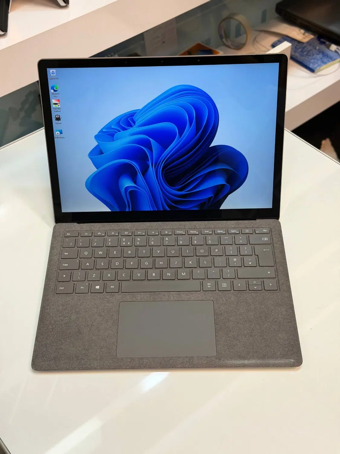 لپتاپ سرفیس core i5 نسل ۱۰ بسیار تمیز و مرتب|رایانه همراه|اصفهان, سپاهانشهر|دیوار