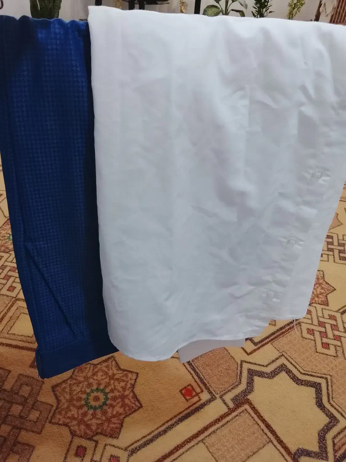 کت شلوار|لباس|زاوه, |دیوار