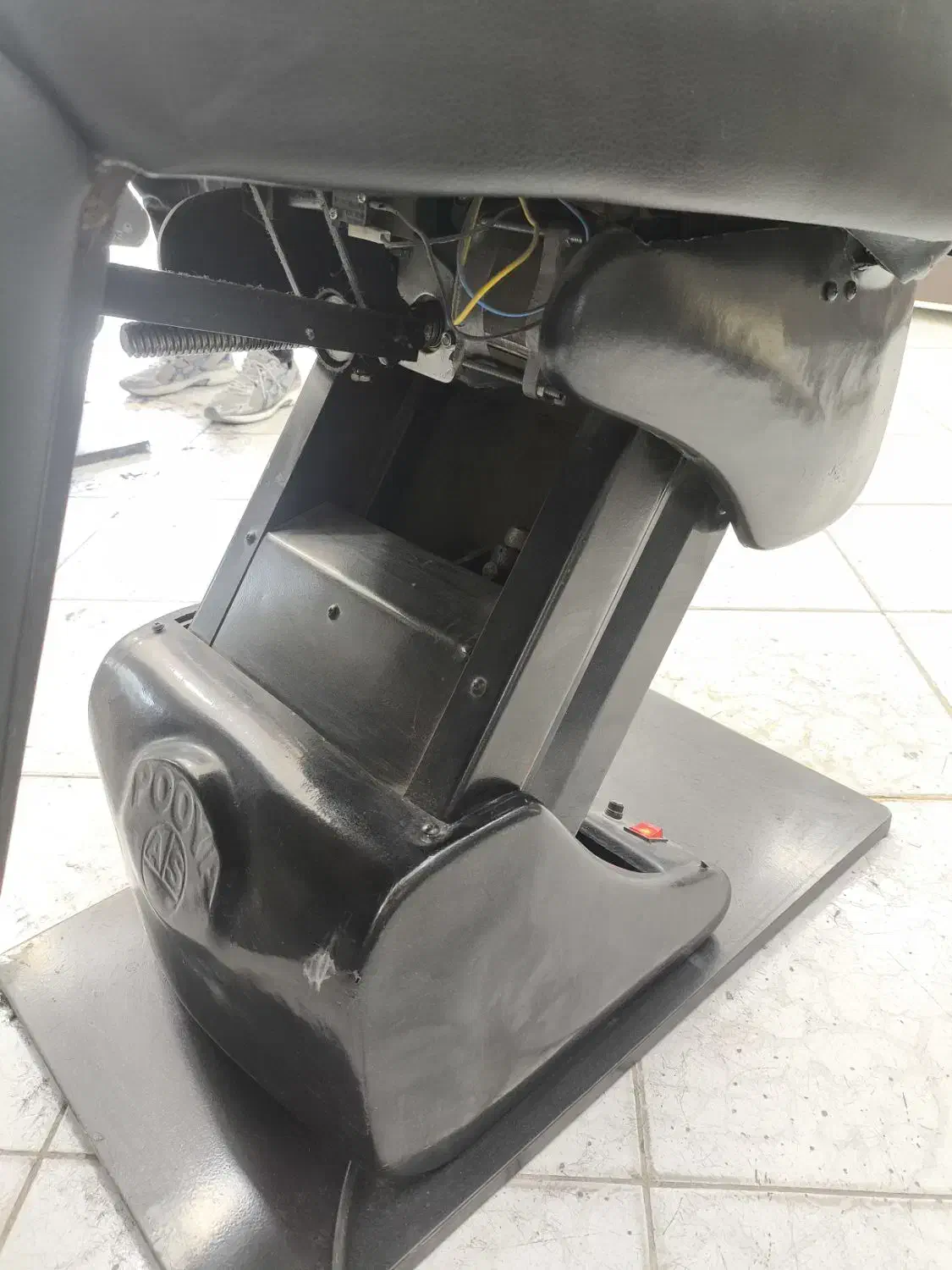 صندلی برقی|آرایشگاه و سالن‌های زیبایی|مشهد, نیزه|دیوار