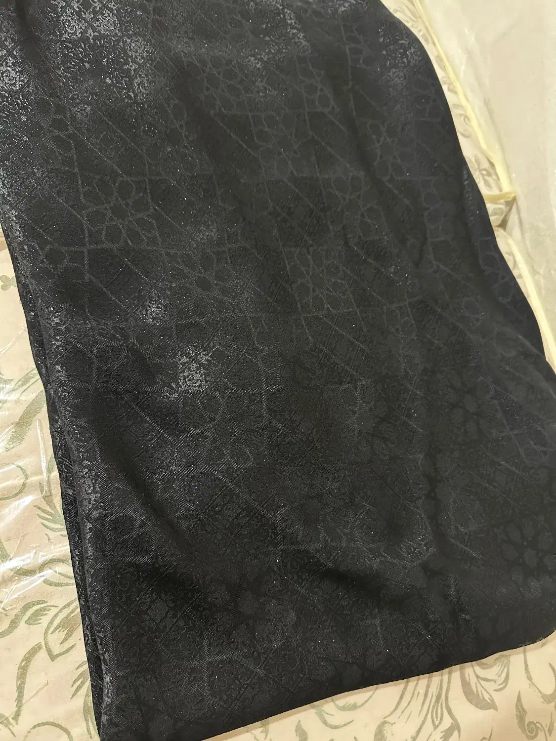 چادر دوخت شده و جنس چادر|لباس|ایلام, |دیوار