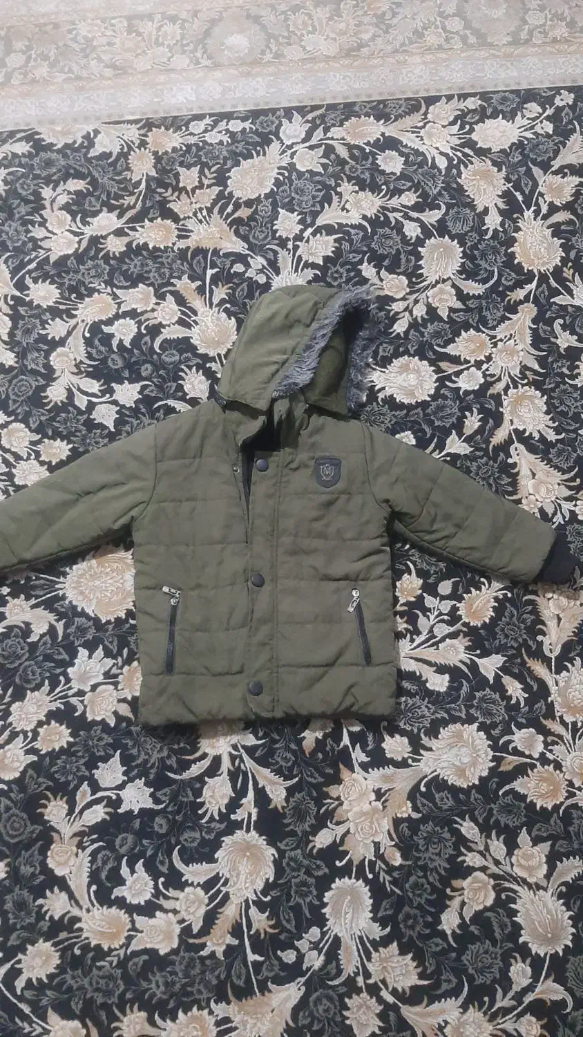 کاپشن در حد نو بسیار گرم مناسب ۴ و ۵ سال|کفش و لباس بچه|ماهدشت, |دیوار