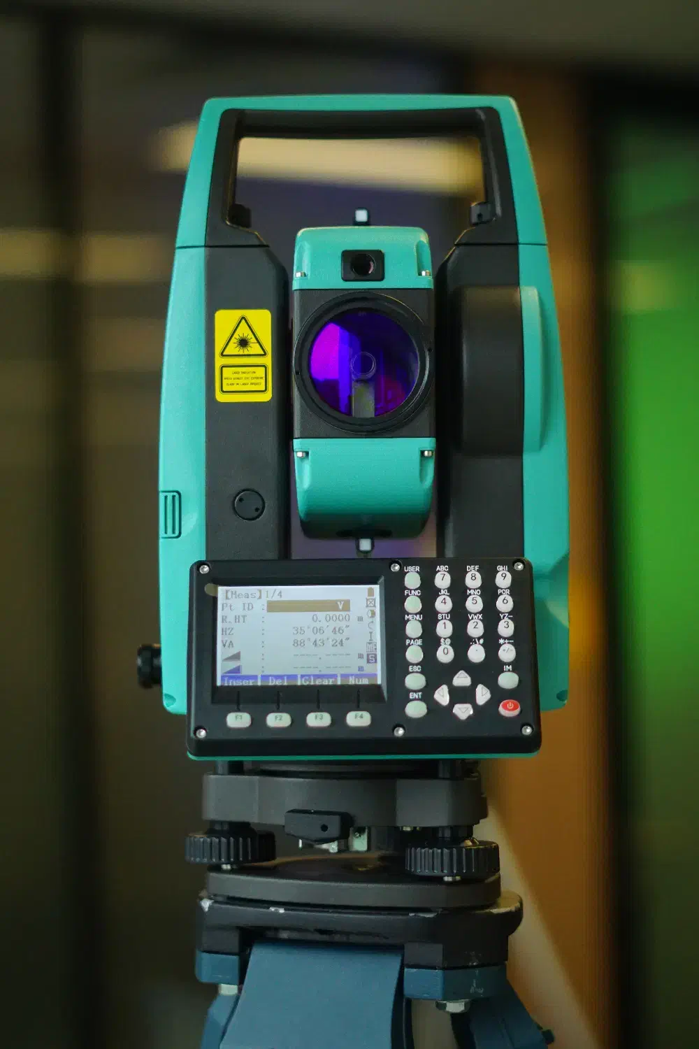 دوربین نقشه برداری توتال استیشن با منوی لایکا|ماشین‌آلات صنعتی|رشت, چمارسرا|دیوار