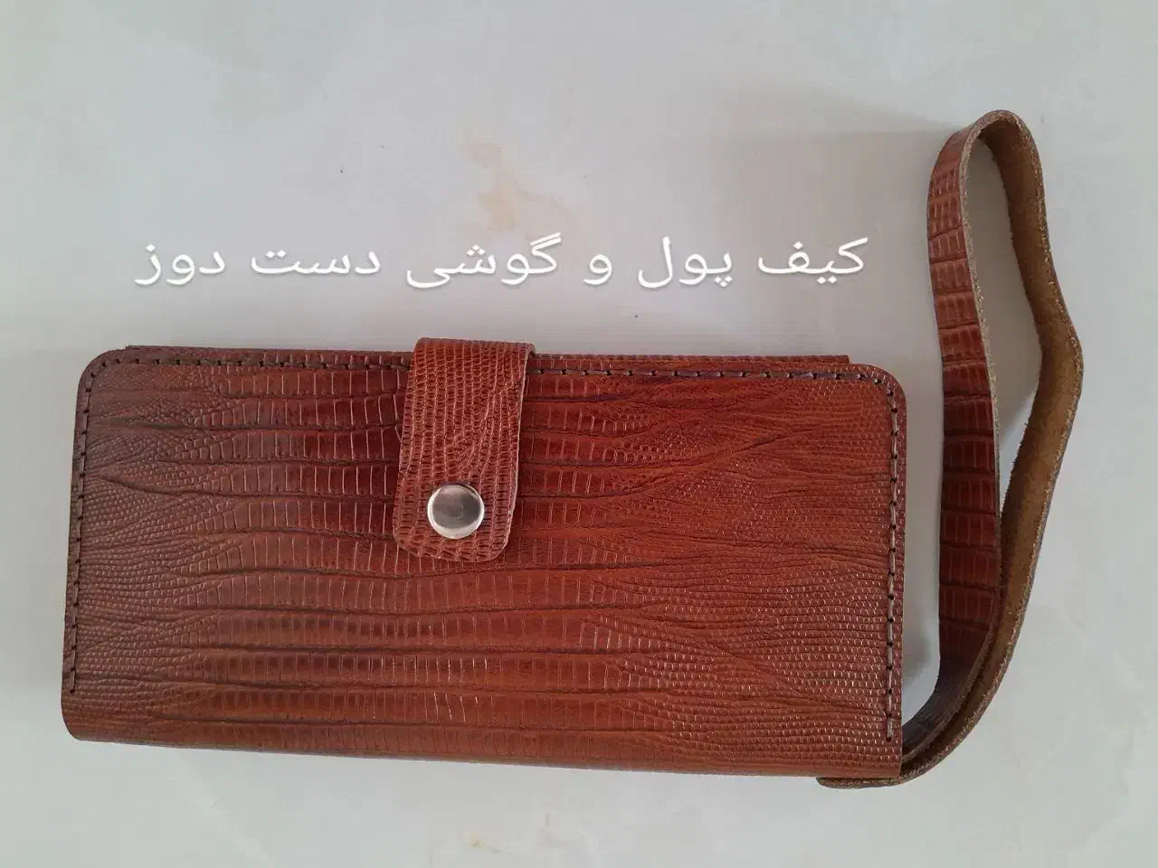 دوخت کیف زنانه و مردانه باچرم طبیعی و دست دوز|کیف، کفش، کمربند|اردبیل, |دیوار