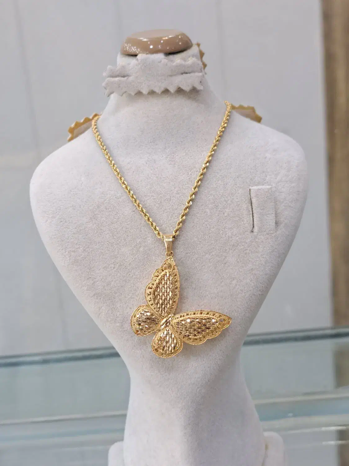 پلاک پروانه ایوا|جواهرات|قم, نیروگاه|دیوار