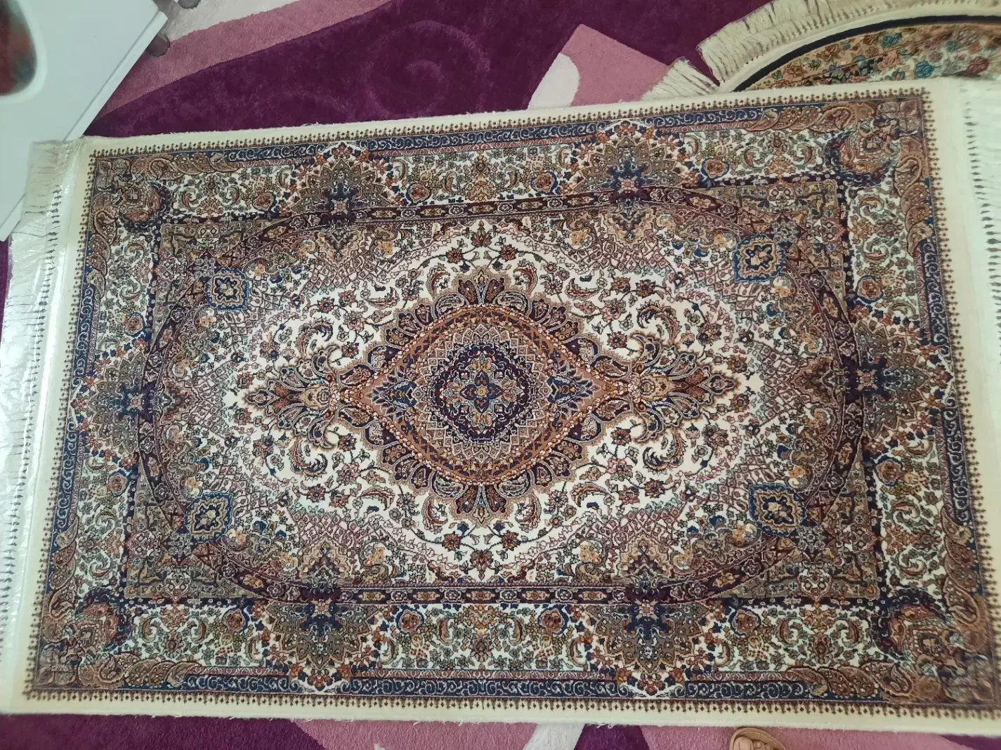 دم فرشی|فرش|اصفهان, سرچشمه|دیوار