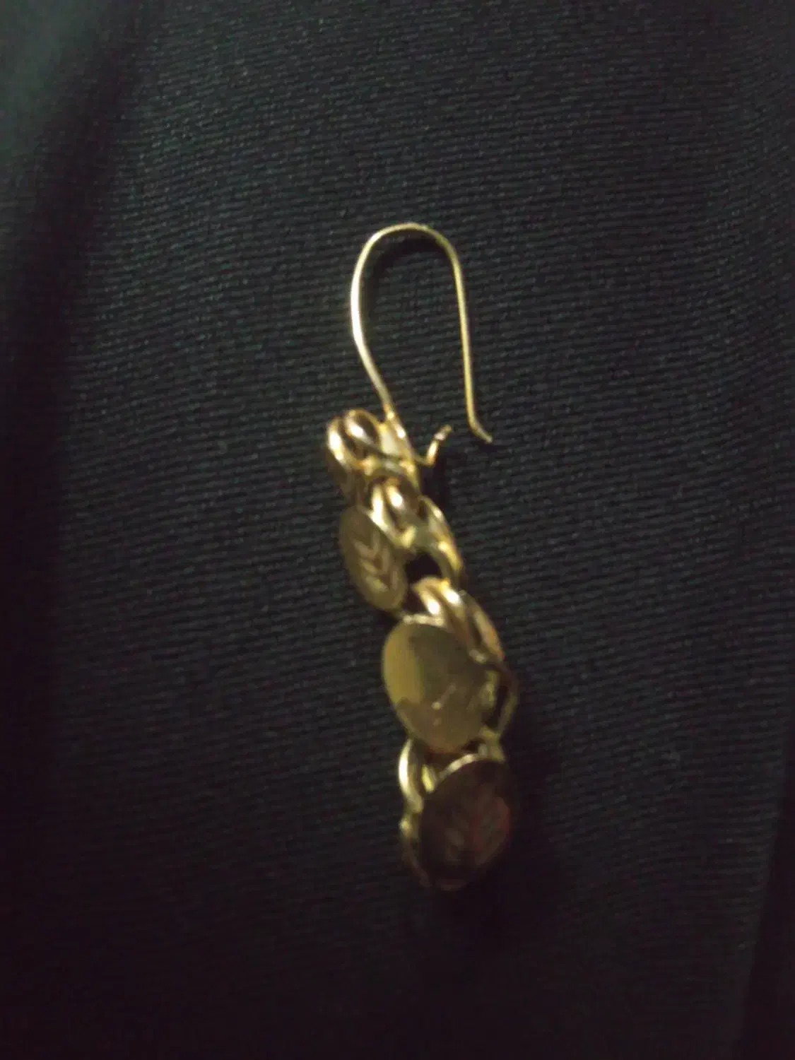 گوشواره گمشده|جواهرات|گناباد, |دیوار