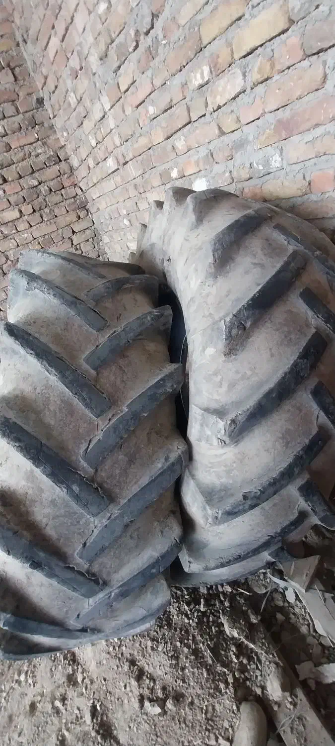 لاستیک تراکتور ۲۸۵|ماشینآلات صنعتی|نوشین شهر, |دیوار