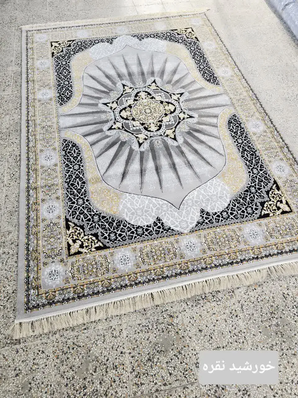 فرش خورشیدی|فرش|سلماس, |دیوار