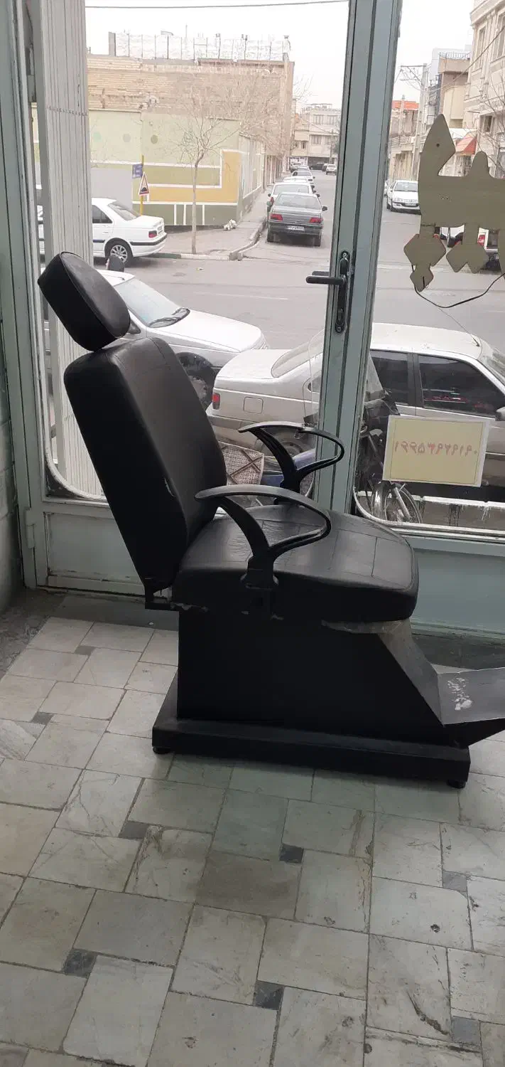 صندلی آرایشگاه|آرایشگاه و سالن‌های زیبایی|قم, دروازه چوبی|دیوار