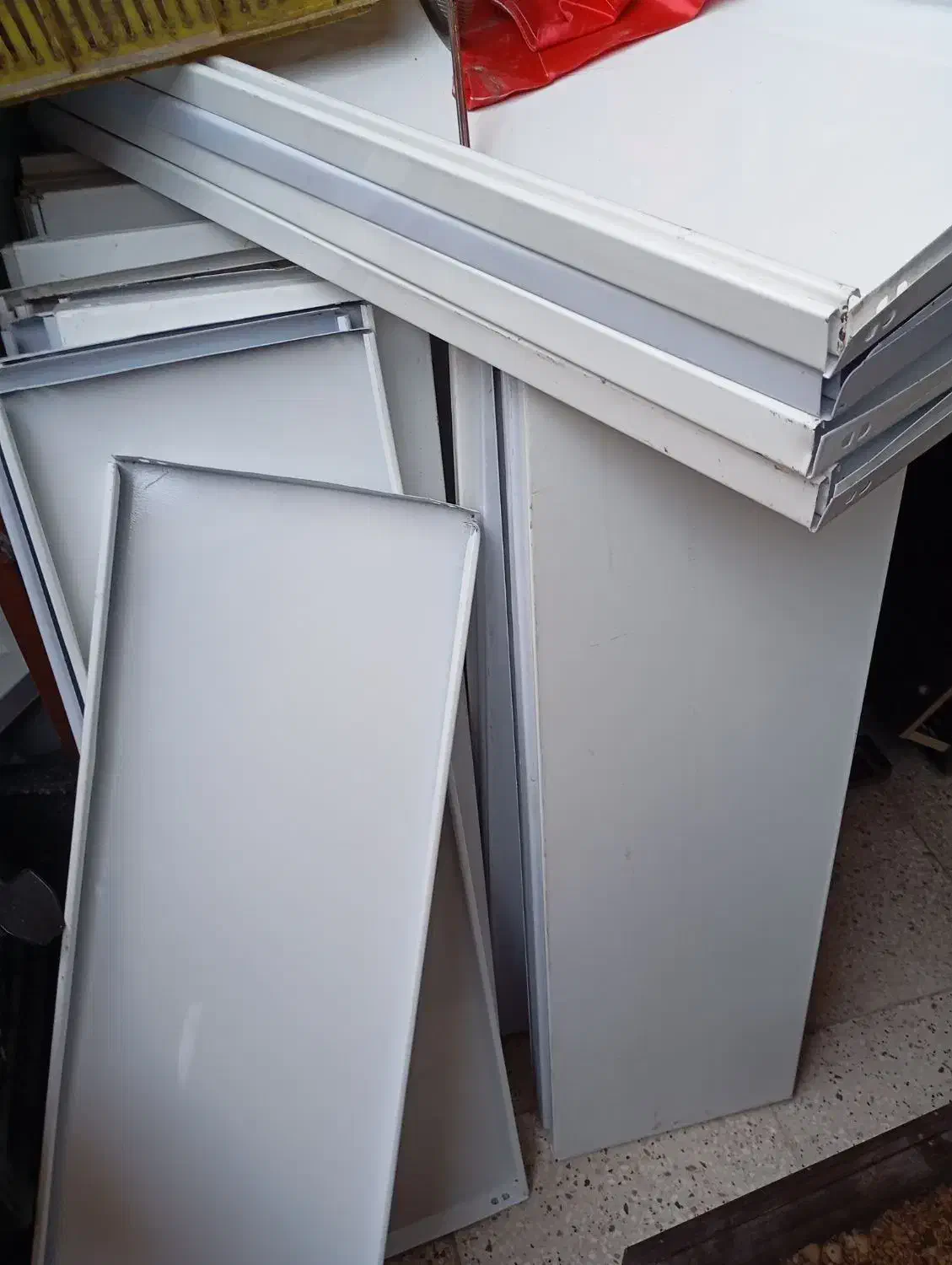 قفسه فروشگاهی کلا دوماه کار نکردن حدود بیست عدد|فروشگاه و مغازه|دزفول, |دیوار