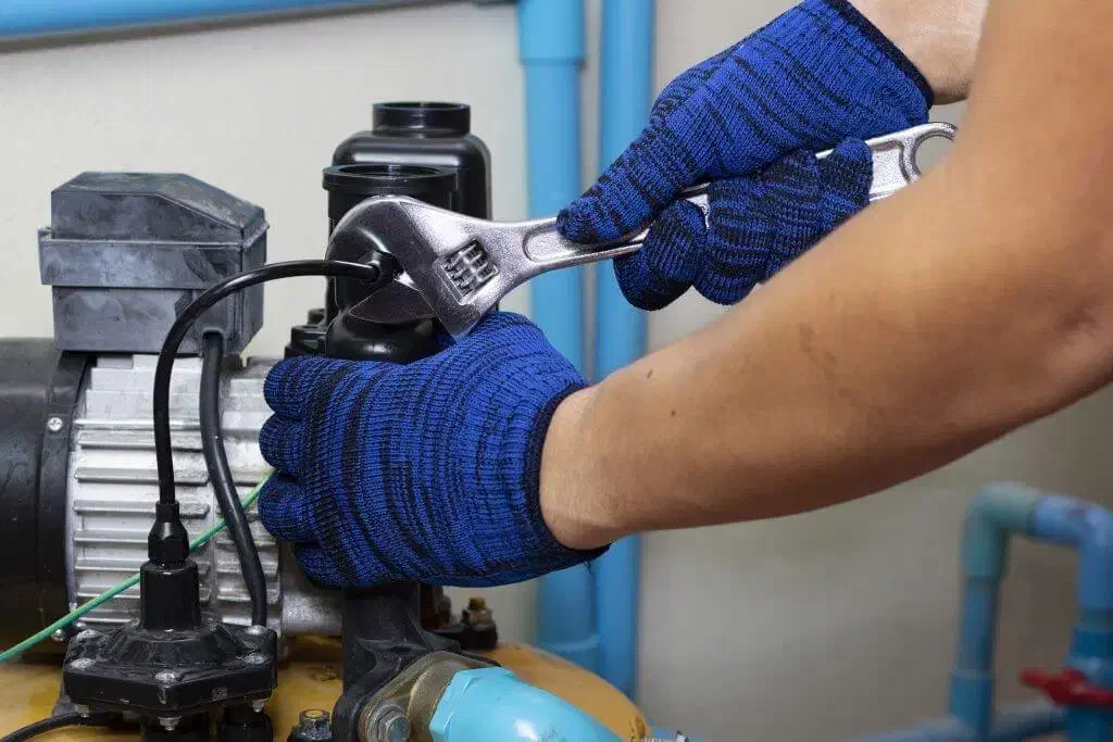 تعمیر تخصصی پمپ آب و سیمپیچی تضمینی،قیمت مناسب|خدمات پیشه و مهارت|بندرعباس, |دیوار