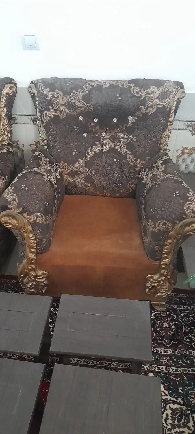 مبل ۷ نفره و میز عسلی سالم قیمت خیلی خوب|مبلمان خانگی و میز عسلی|کاشان, ولیعصر|دیوار