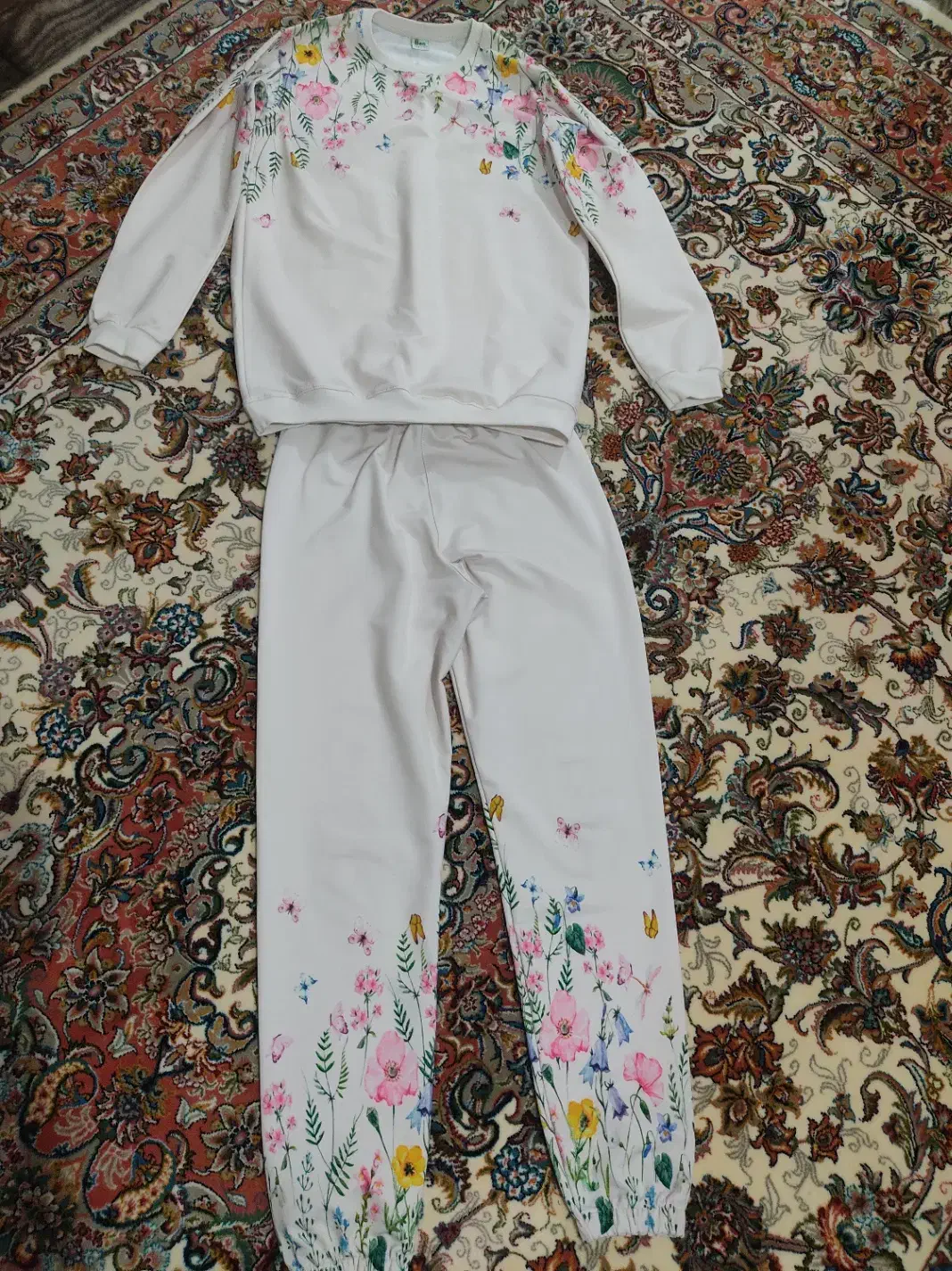 لباس دخترانه|لباس|مراغه, |دیوار