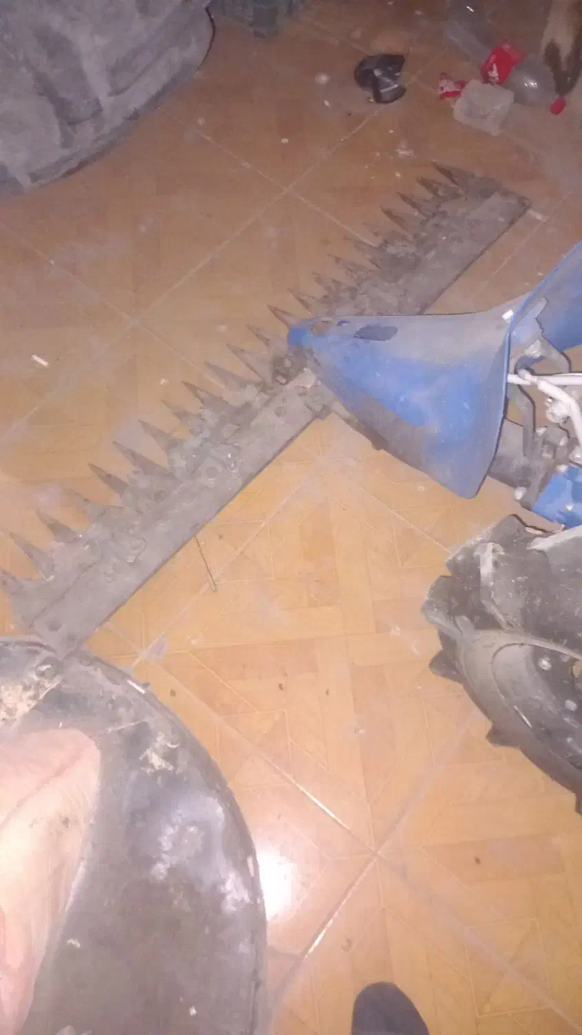 علف زن|ابزارآلات|هیر, |دیوار