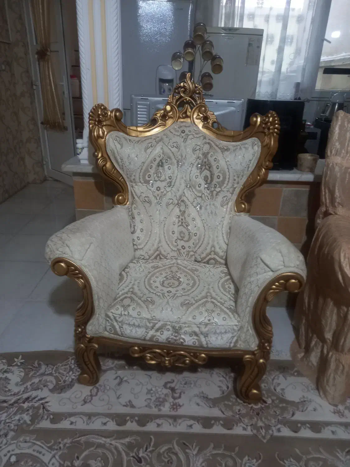 مبل سلطنتی ۹ نفره در حد نو|مبلمان خانگی و میز عسلی|کرمانشاه, |دیوار