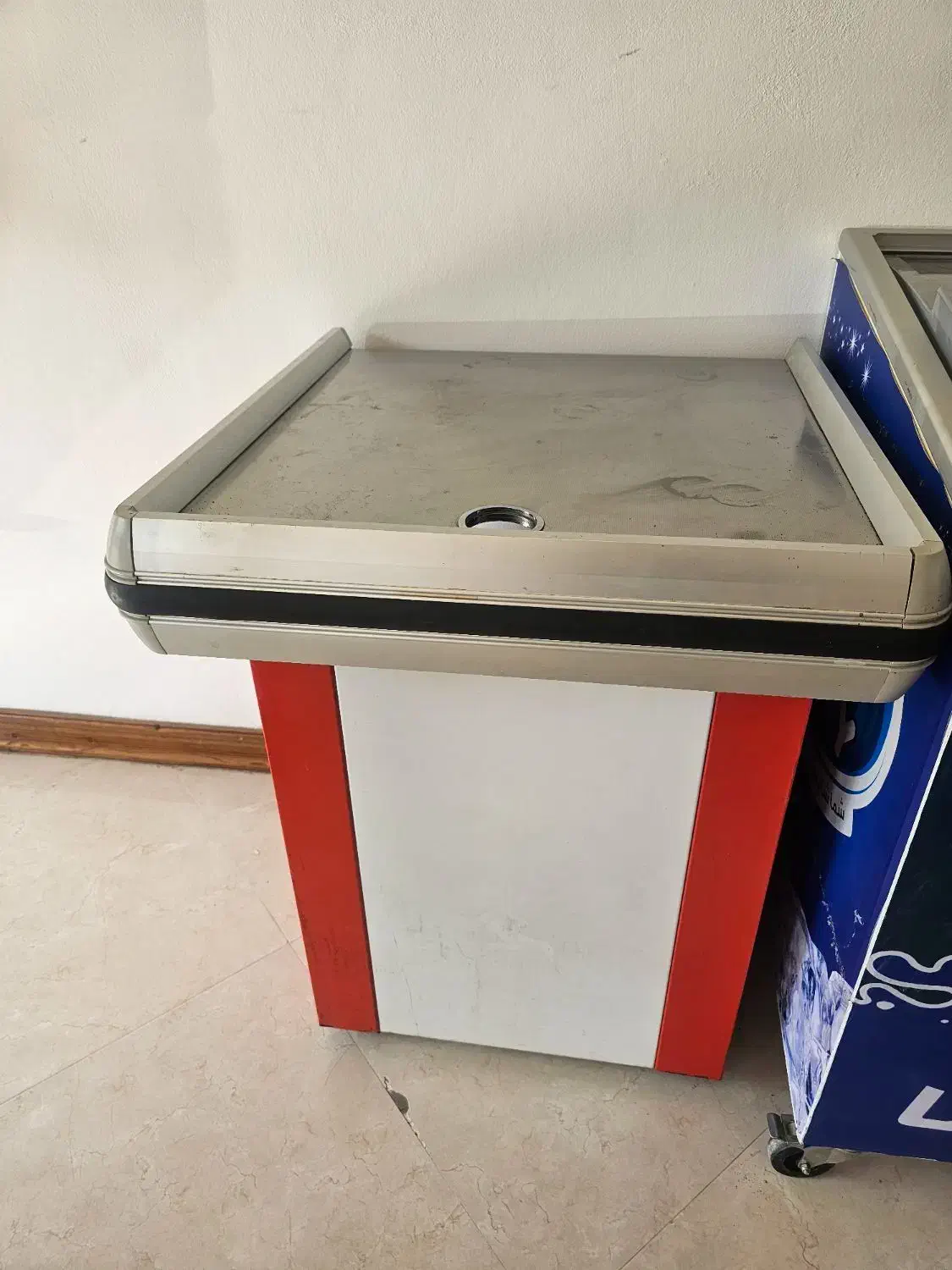 ۶عدد سبد فروشگاهی ویک عدد میز کار|فروشگاه و مغازه|رویان, |دیوار