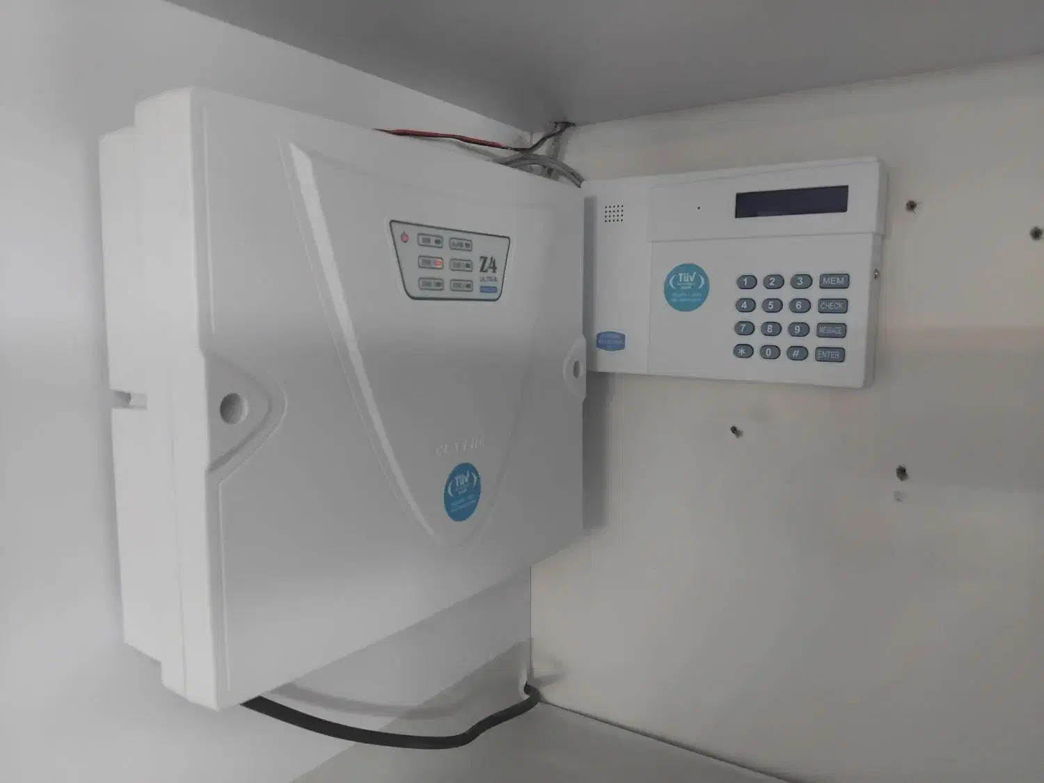 نصاب حرفه‌ای دوربین و سیستم‌های امنیتی و نظارتی|خدمات پیشه و مهارت|تهران, آذری|دیوار