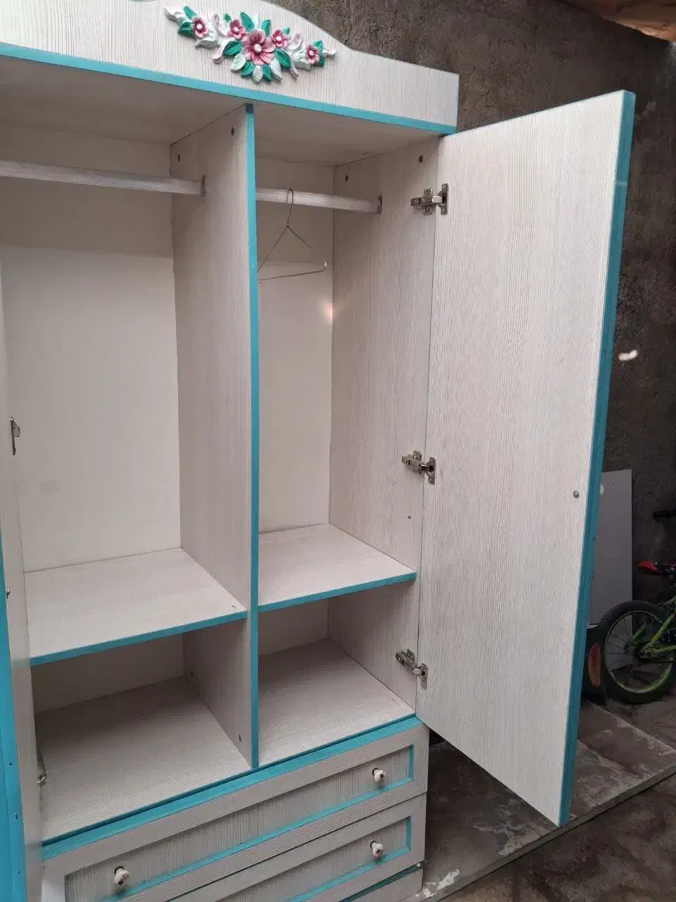 یک کمد لباس در حد دربها جک دار|جاکفشی، کمد، دراور|مشهد, شهید آوینی|دیوار