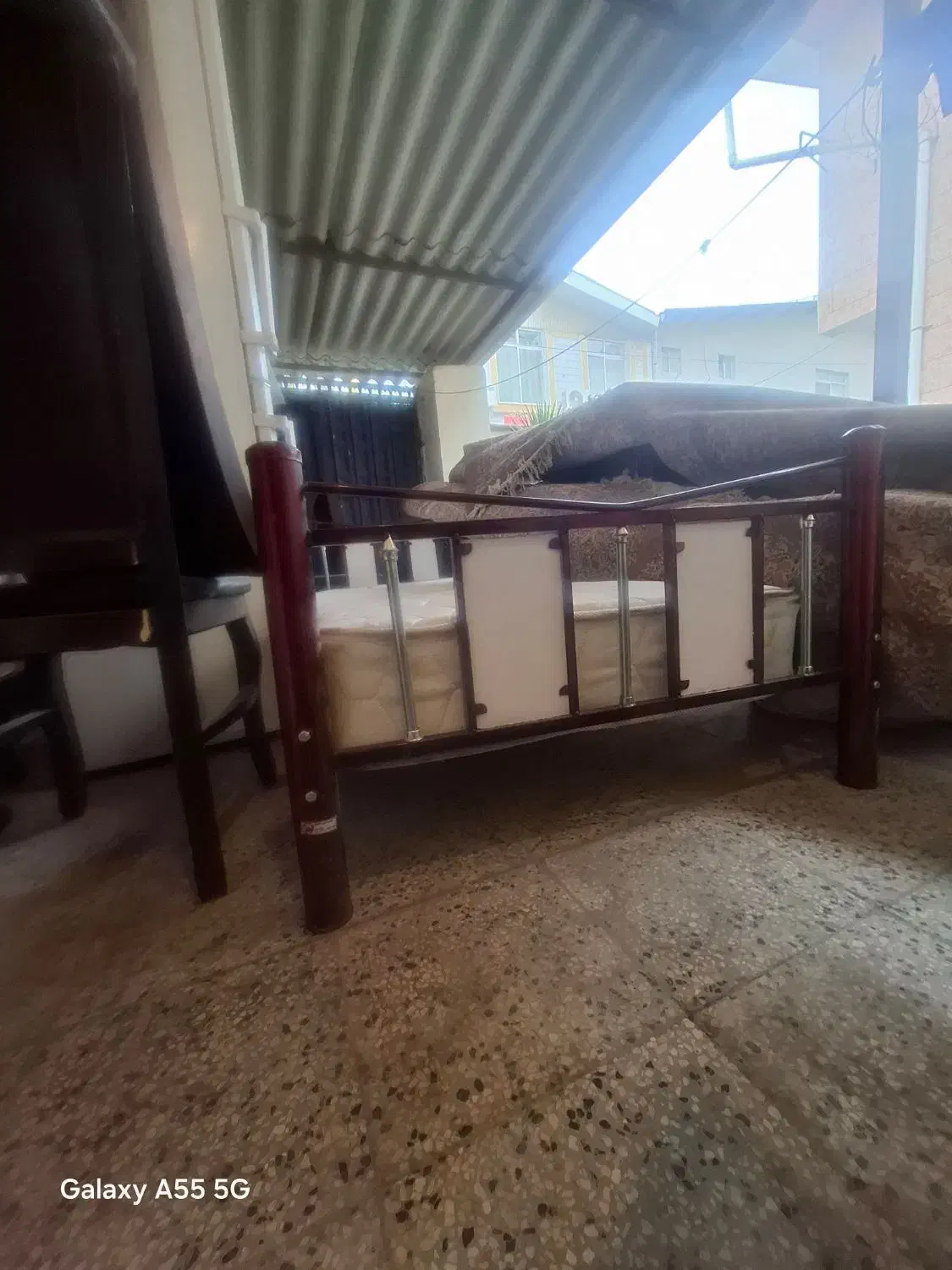 تخت یک نفره فلزی .|تخت و سرویس خواب|کردکوی, |دیوار