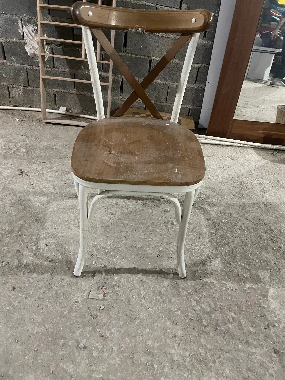 صندلی تونت فلزی|صندلی و نیمکت|بومهن, |دیوار