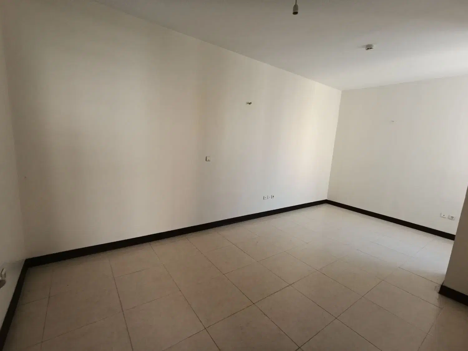 اجاره سه خواب 135 متری میدان دریاچه