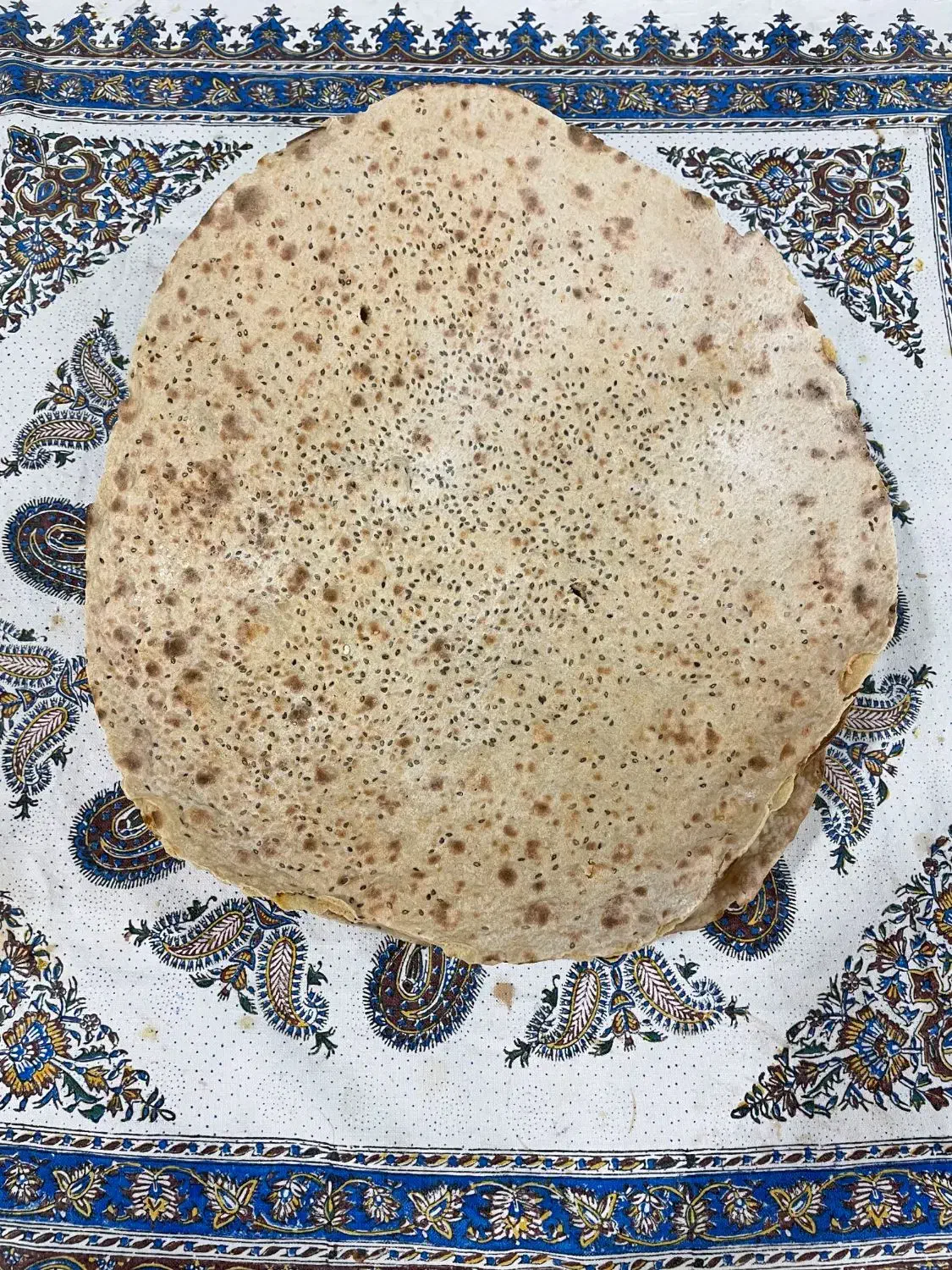 نان خشک گندم سبوس‌دار سنتی با تنور گلی و هیزم|خوردنی و آشامیدنی|اصفهان, خیادان|دیوار