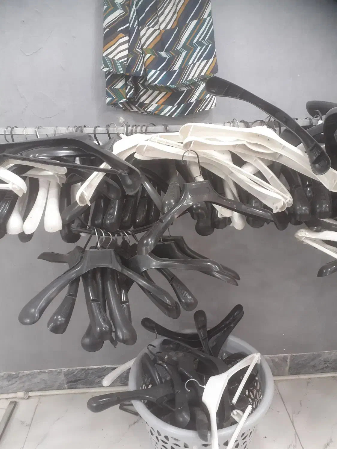 چوب لباس|فروشگاه و مغازه|خرمآباد, |دیوار