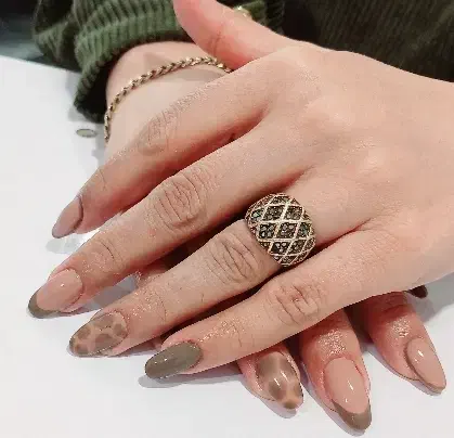 کاشت انواع ناخون وآموزش تخصصی. میکاپ شنییون|خدمات آرایشگری و زیبایی|مشهد, خواجه ربیع|دیوار