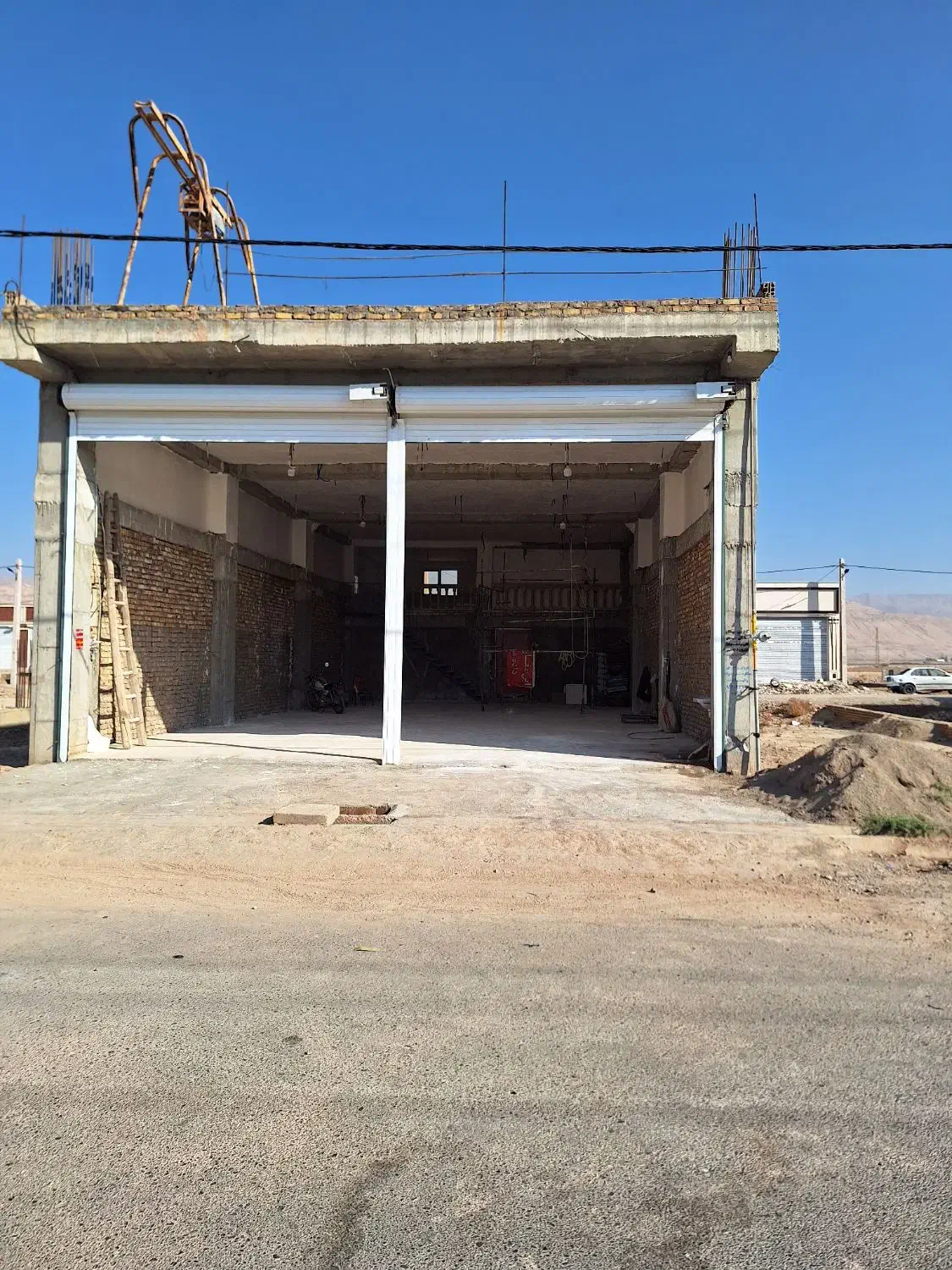 مغازه بزرگ سر بلوار راه اهن بعد از ترمینال ۲۵۰ متر|اجارهٔ مغازه و غرفه|گرمسار, |دیوار