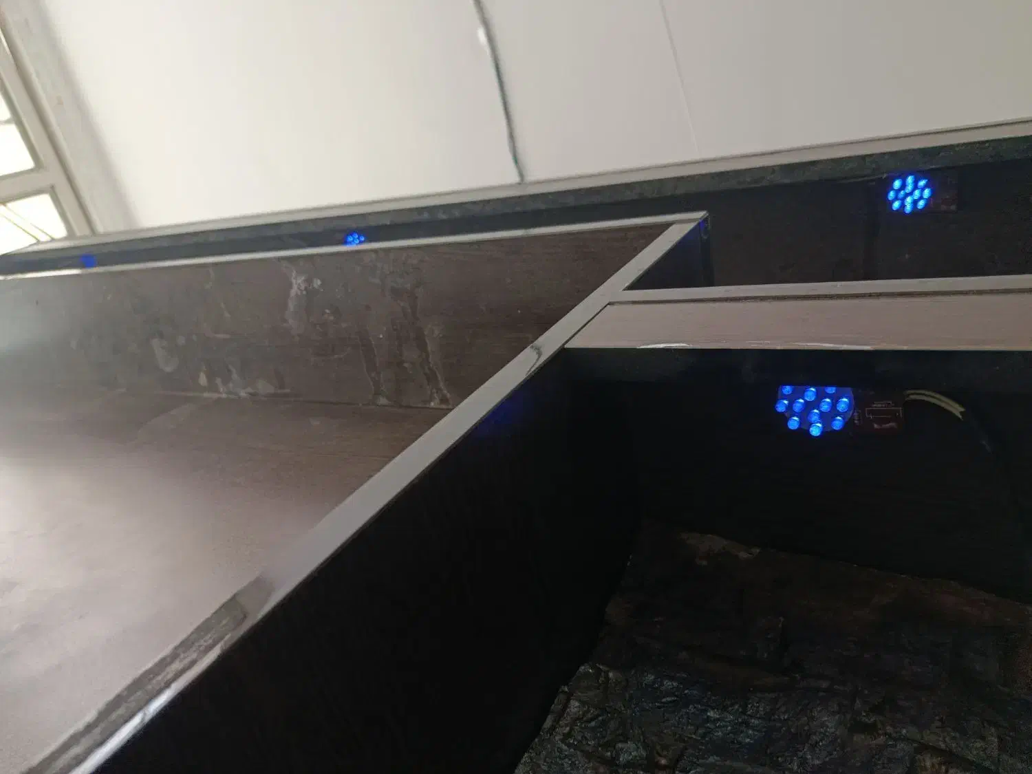 قاب دور تلویزیون|میز تلویزیون|قم, قلعه کامکار|دیوار