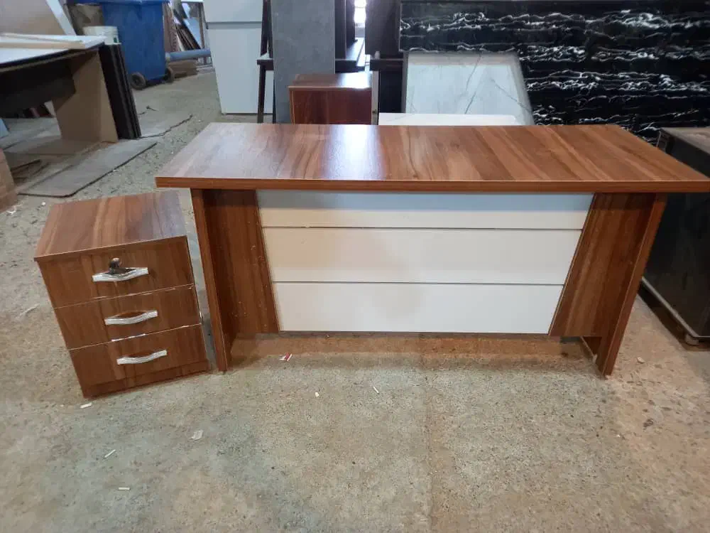 میز صندلی اداری|دفتر کار|صدرا-فارس, فاز ۱|دیوار