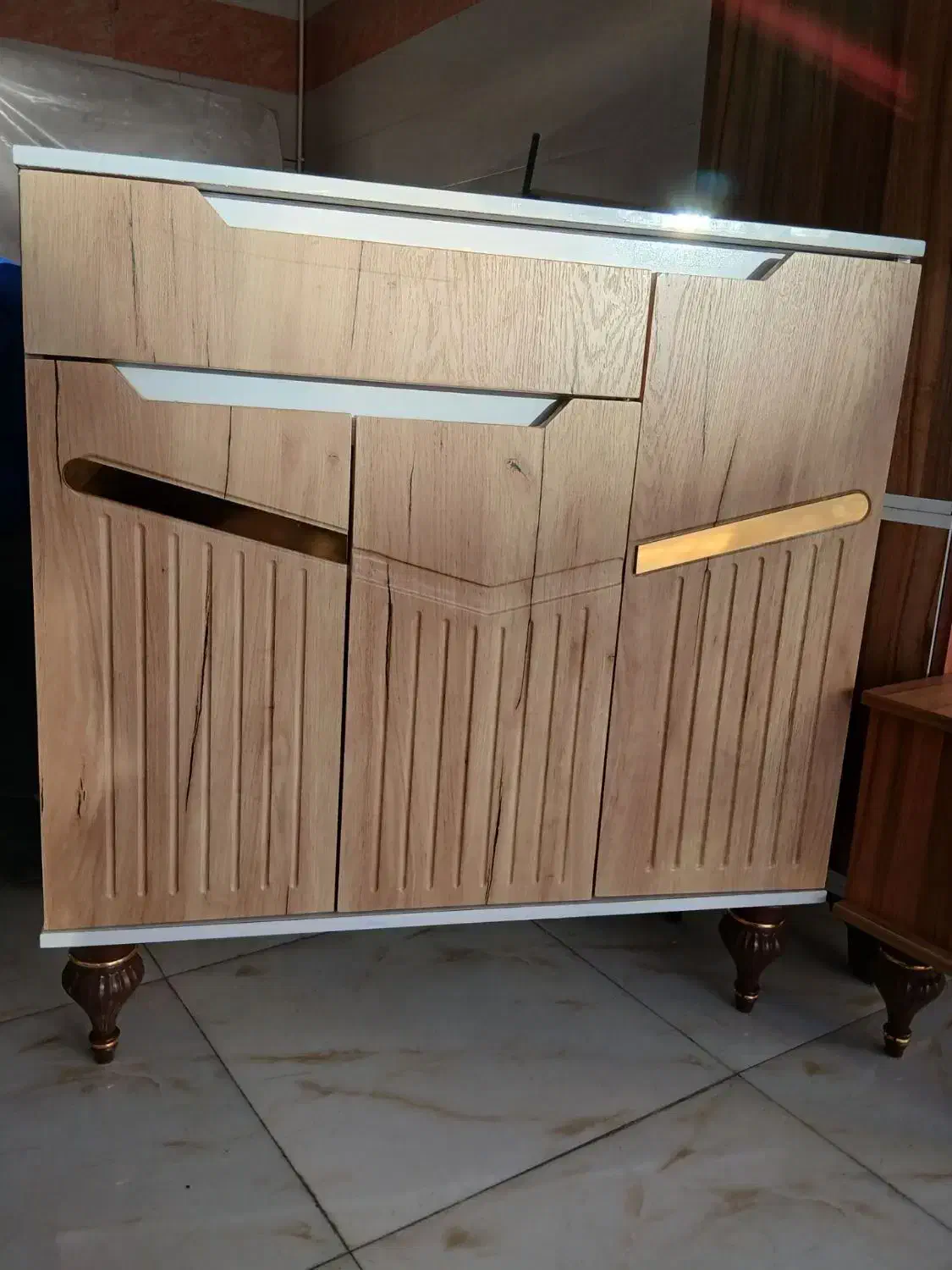 جاکفشی|جاکفشی، کمد، دراور|خوی, |دیوار