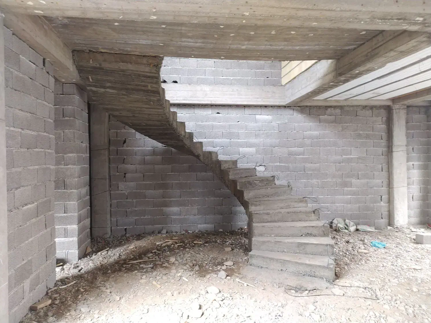 پله گرد .پله پیچ .پله مارپیچ|خدمات پیشه و مهارت|رشت, استقامت ۱|دیوار