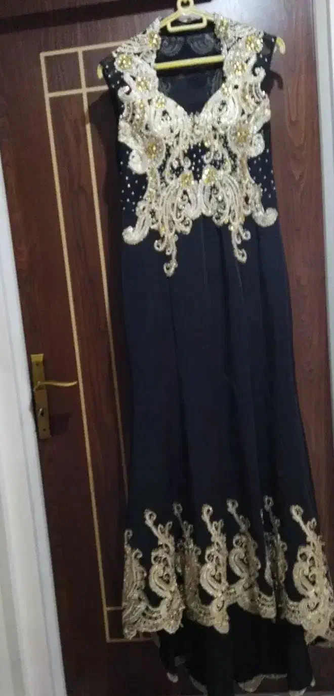 لباس مجلسی|لباس|قم, انسجام|دیوار