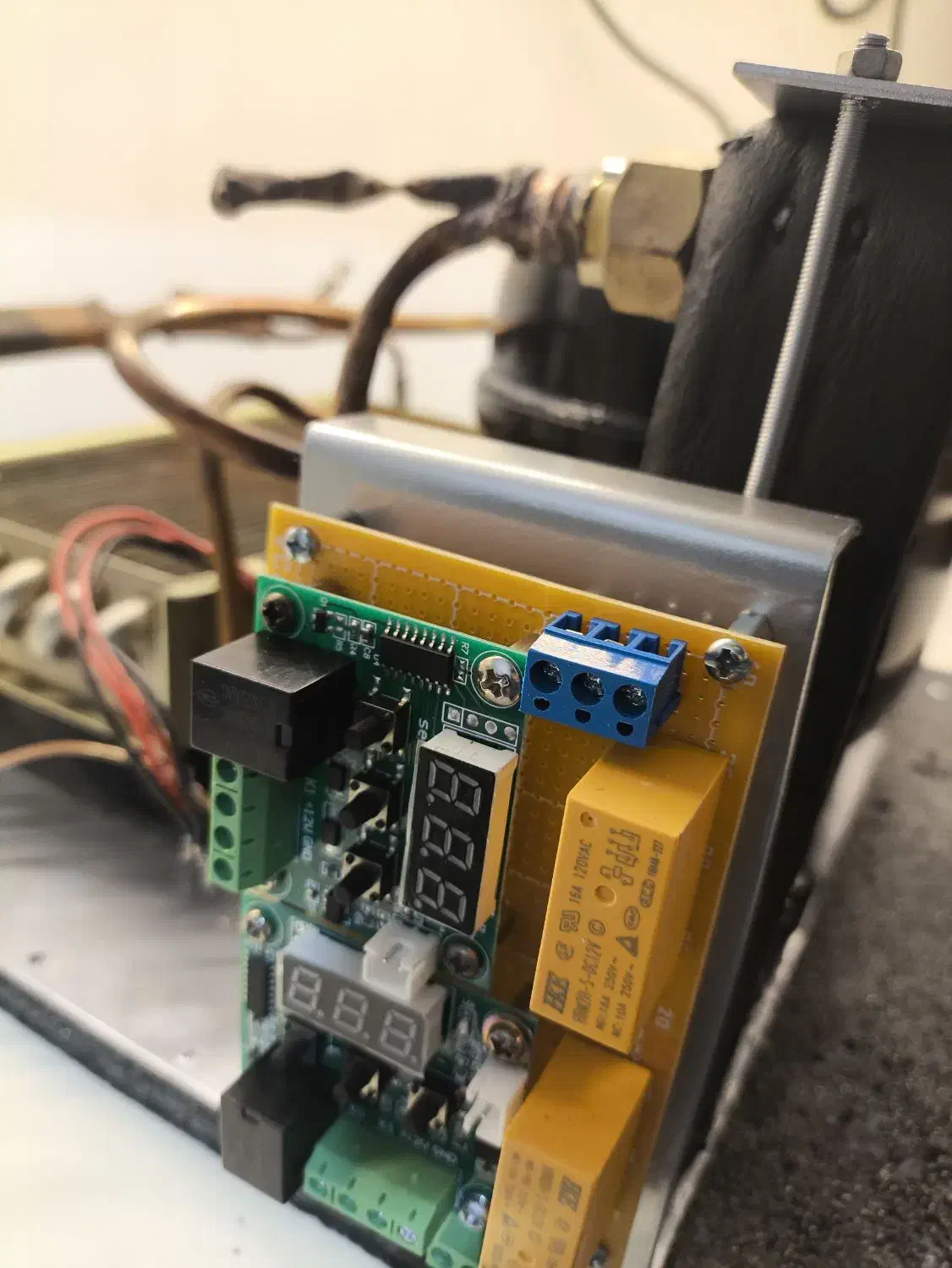 فروش و نصب چیلر تخصصی دستگاههای لیزر پزشکی|آرایشی، بهداشتی، درمانی|کرج, چهارصد دستگاه|دیوار