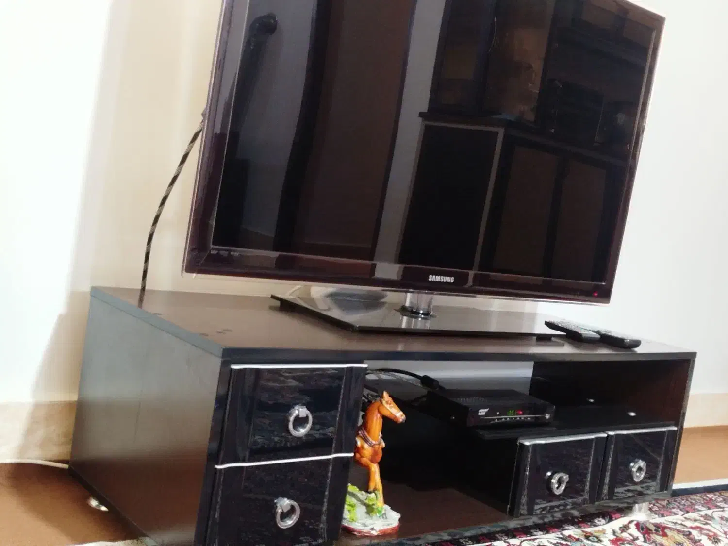 میز و تلویزیون|تلویزیون و پروژکتور|زنجان, |دیوار