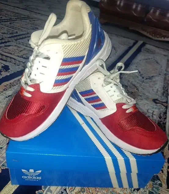 کفش آدیداس پرچم فرانسه|کیف، کفش، کمربند|صحنه, |دیوار