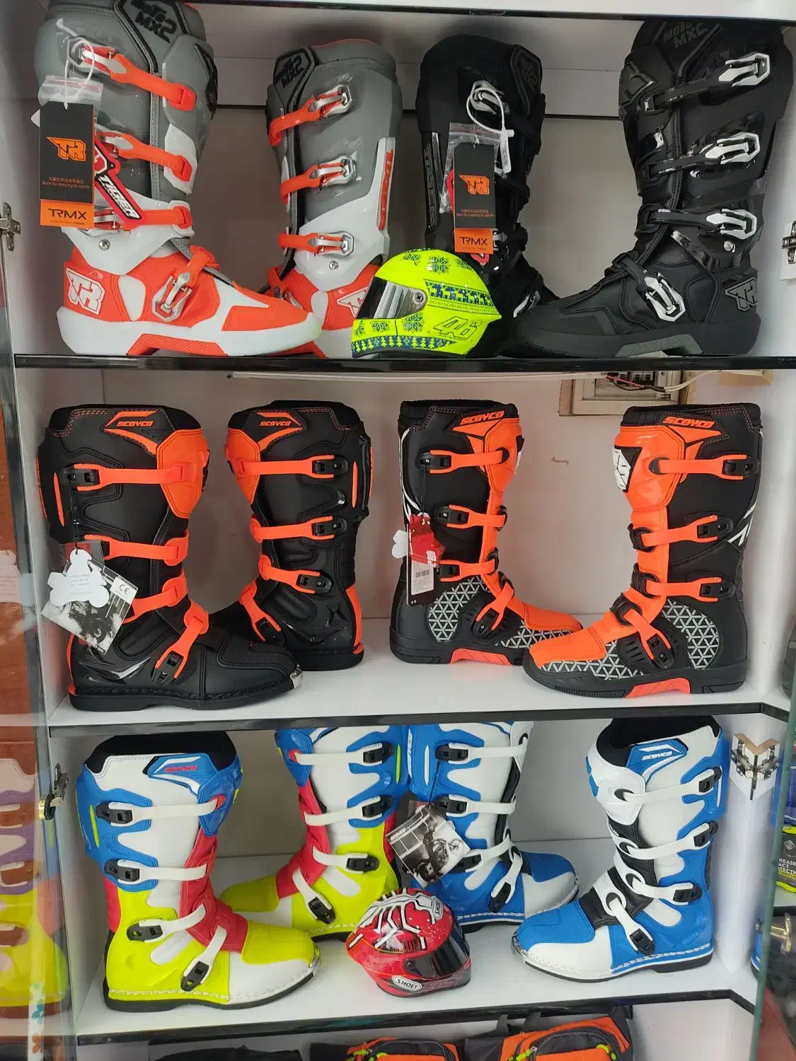 لباس بوت وعینک و تجهیزات ایمنی|تجهیزات ورزشی|کرج, حصارک بالا|دیوار