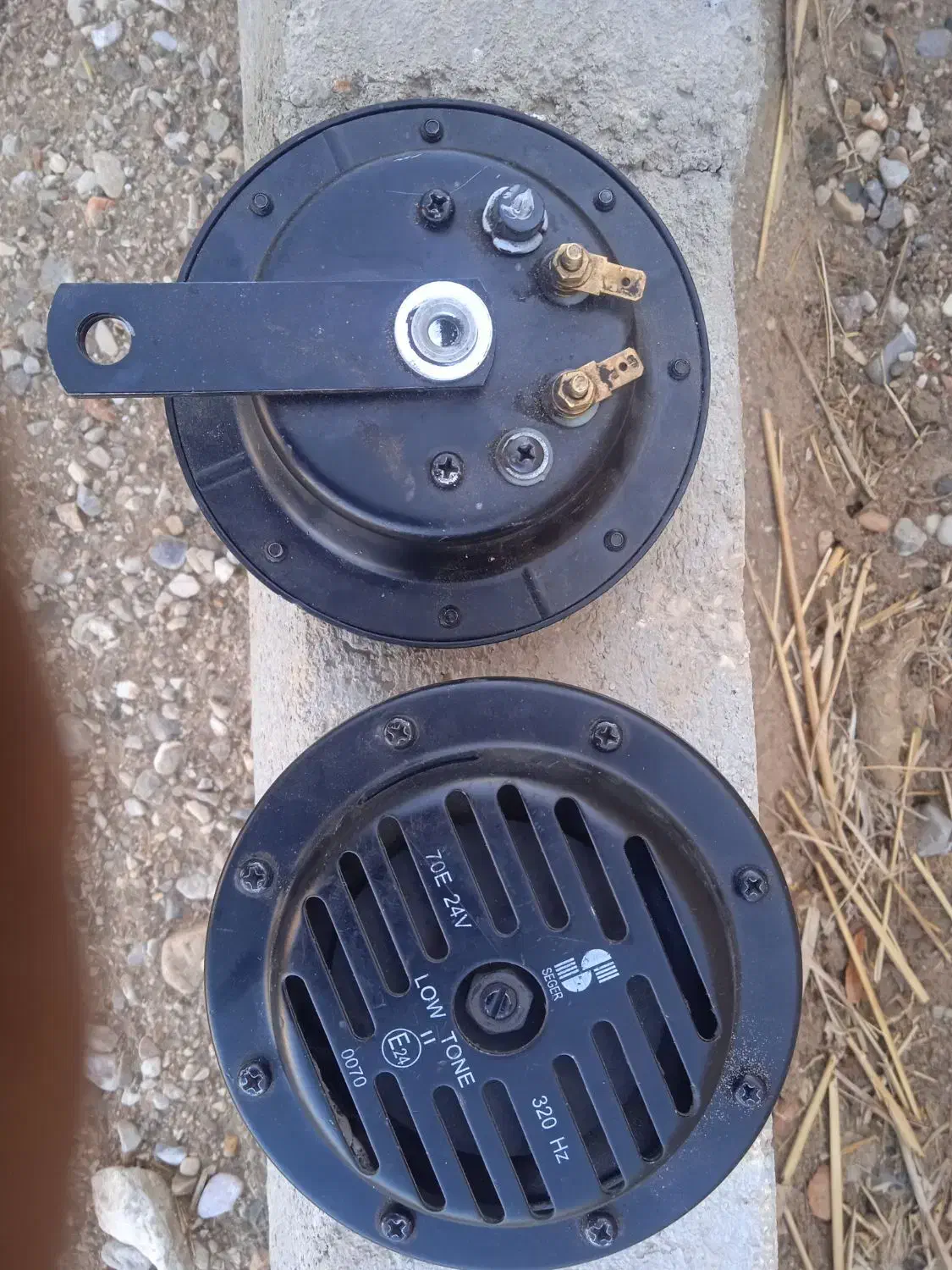 یک جفت بوق بنزی 10.11در حد نو|قطعات یدکی و لوازم جانبی|طبس, |دیوار