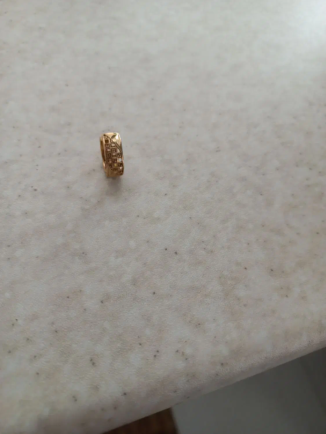 یک لنگه گوشواره|اشیا|زنجان, |دیوار