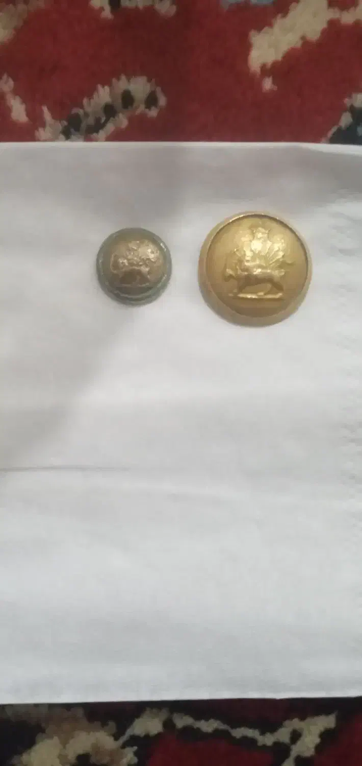 سلام  دوعدد دکمه|کلکسیون اشیاء عتیقه|خرمشهر, |دیوار