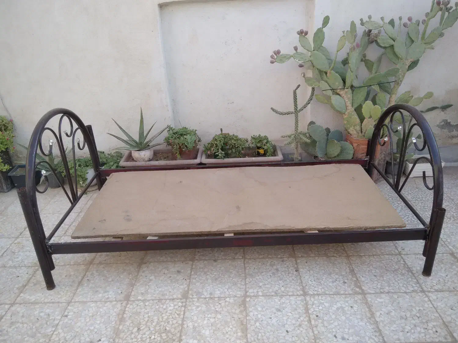 تخت یک نفره فلزی|تخت و سرویس خواب|قنوات, |دیوار