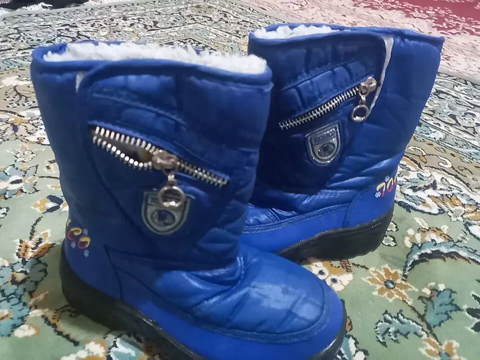 نیم پوتین زمستونی فقط ۱۰۰|کیف، کفش، کمربند|پاکدشت, خاتون آباد|دیوار