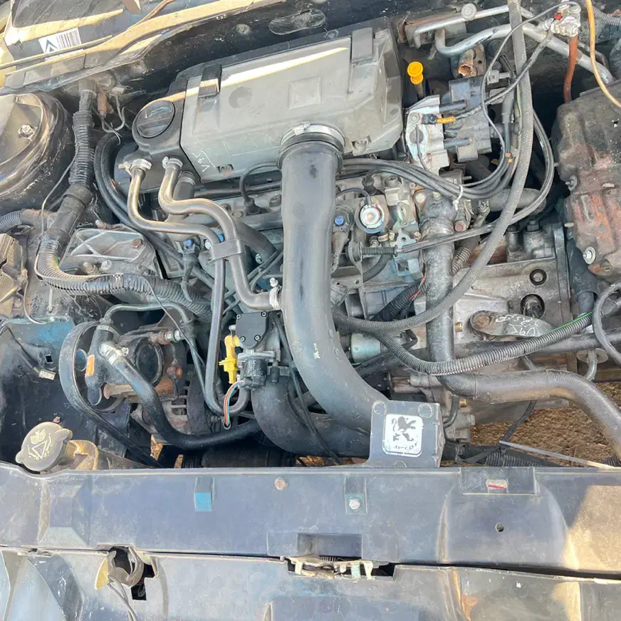 پارس مدل ۸۱ تصادفی|خودرو سواری و وانت|شیراز, شهرک امیر کبیر|دیوار