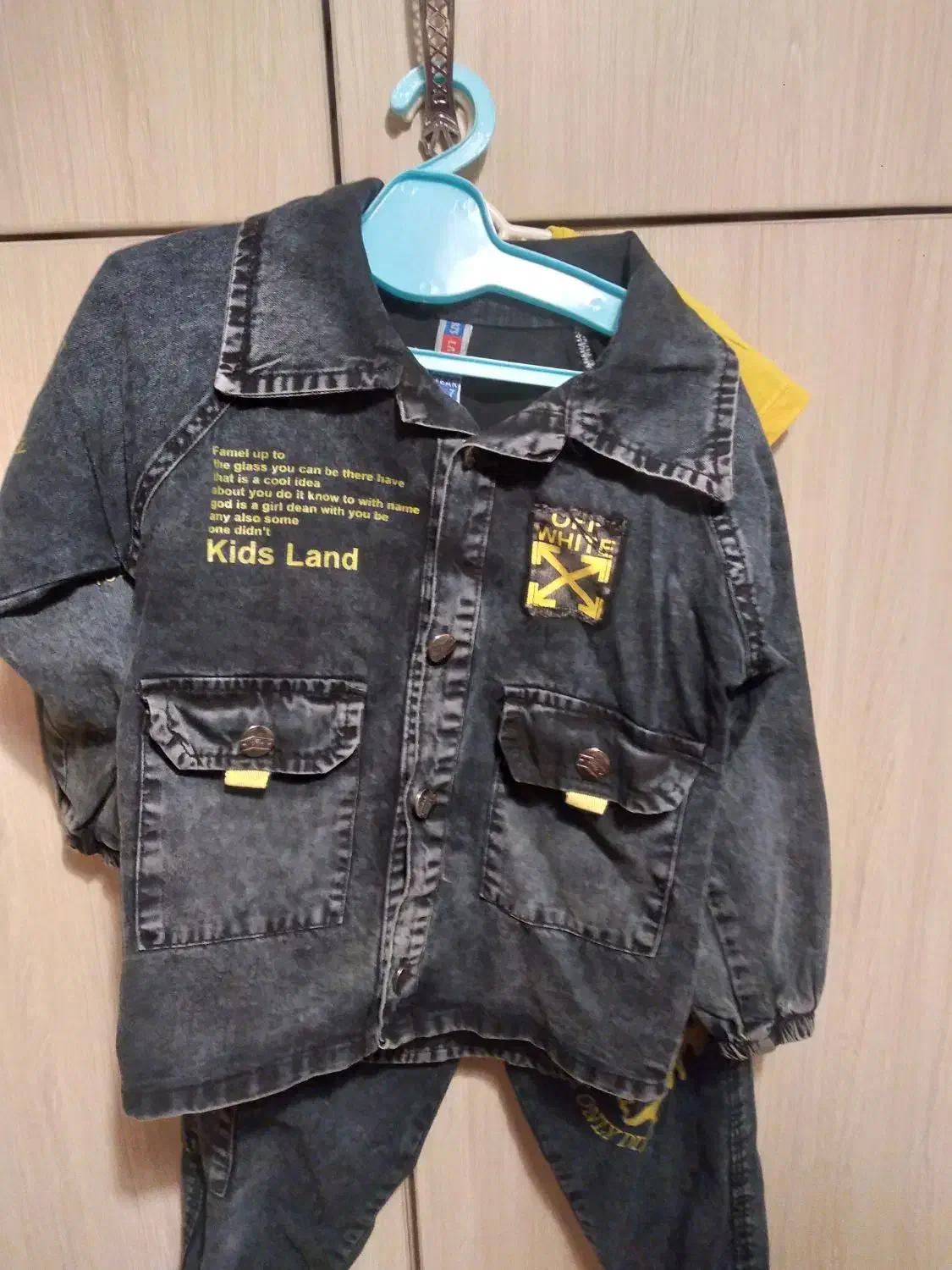 کفش و لباس بچه|کفش و لباس بچه|رودهن, |دیوار