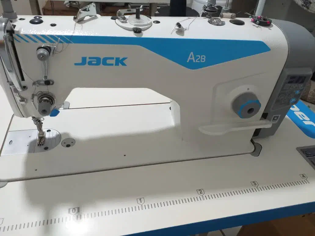 چرخکار مانتو دوزماهرخانم وآقا و وردست چرخکار|استخدام صنعتی، فنی، مهندسی|قم, دروازه چوبی|دیوار