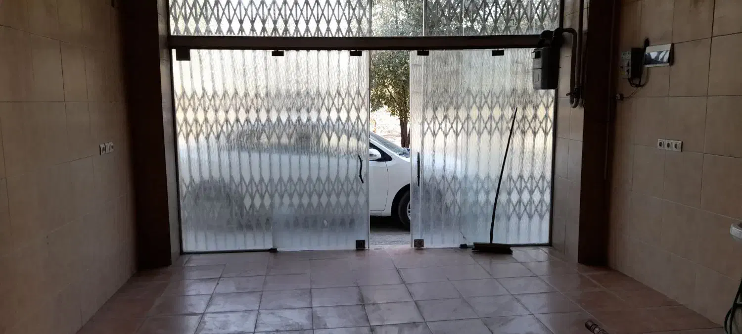 مغازه ۳۰ متری داری آب و برق و گاز تلفن سند تک برگ|فروش مغازه و غرفه|اصفهان, شهرک میلاد|دیوار