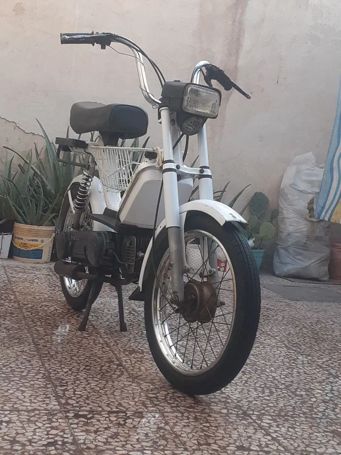 براوو|موتورسیکلت|کاشان, درب یلان|دیوار