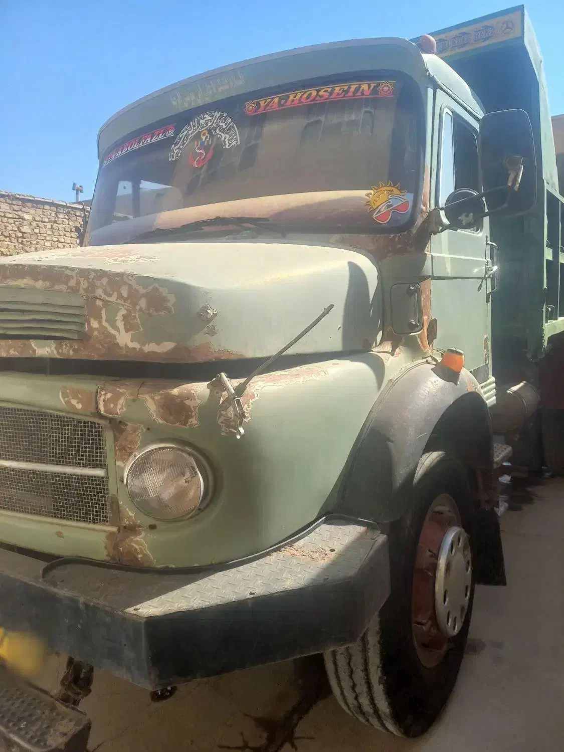 توضیح  اینکه مدل ۵۵ میباشد|خودرو سنگین|ابرکوه, |دیوار